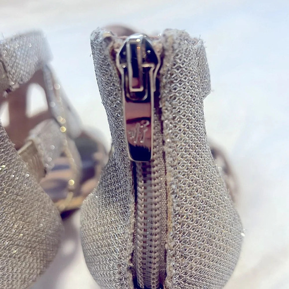 Marc Fisher Sz 7.5 Gold Metallic Nala Mid Heel Evening Sandals Heels NWT - Picture 8 of 12